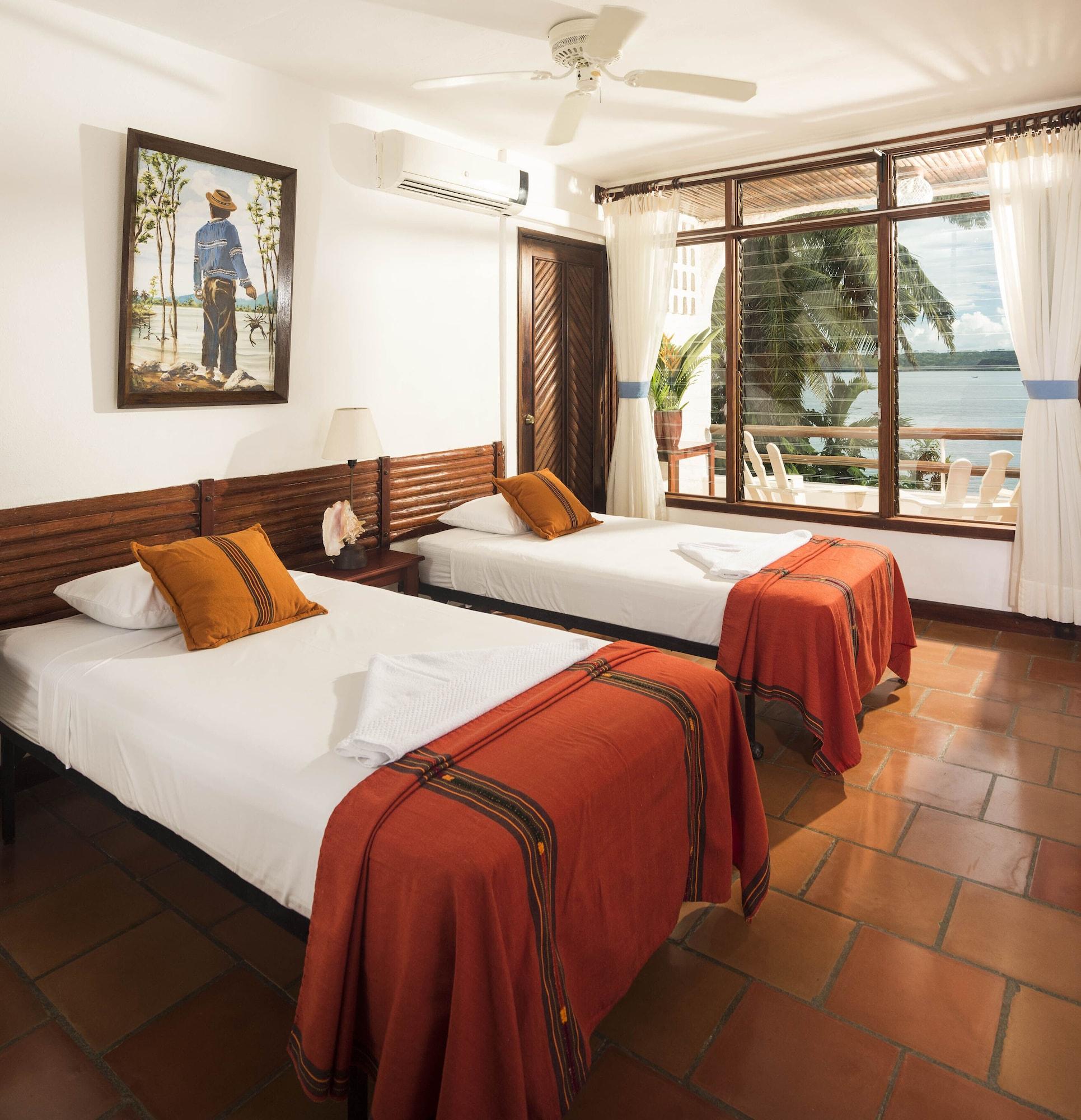 Villa Caribe Livingston Exterior photo